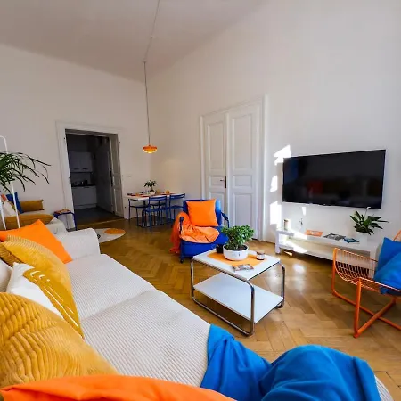 The Funkhaus - Blue And Orange Experience Apartment Prague