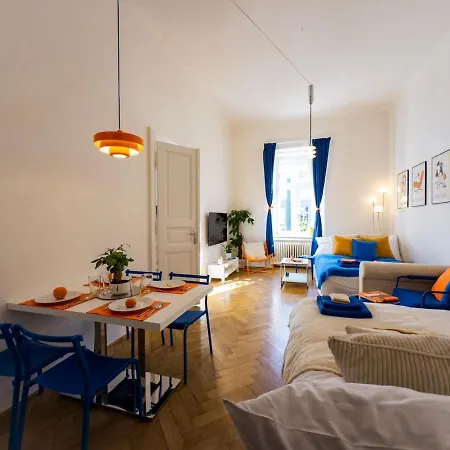 The Funkhaus - Blue And Orange Experience Apartment *