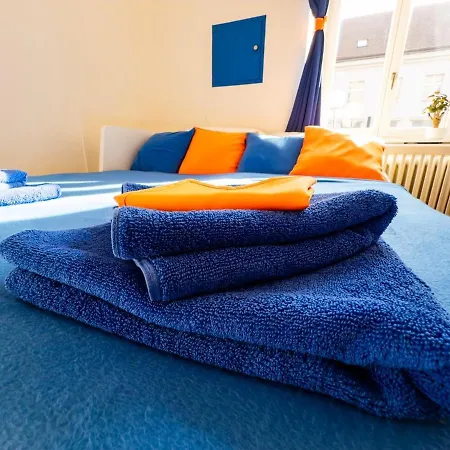 The Funkhaus - Blue And Orange Experience Apartment